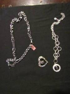 lot 387 image: Silver oval necklace, heart broach 18 chain