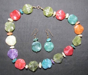 lot 403 image: Multi color stone necklace 18 with green earrings