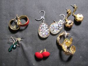lot 377 image: Earrings- red enamel hoop, red hearts, gold hoops, clear jewel with tear drops and more