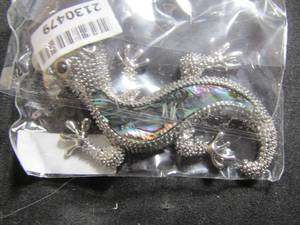 lot 375 image: Pendant lizard 2 in box NEW