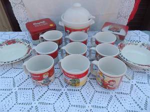 lot 236 image: Covered Campbell Soup TUREEN  with Ladle    3  Gibson bowls  9 soup cups,  2 RECIPE TINS