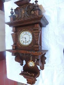lot 47 image: Ye Old Clock Shop serial #A- 9578 small regulator clock on bottom key included pendulum clock 34 x 15