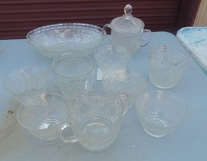 lot 187 image: Glass set- creamer x2 and sugar, 5 small  bowls,  2 oval bowls   all matching floral design