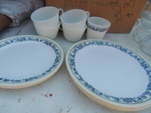 lot 232 image: 4 white coffee cups Correlle dish set 6 dinner plates 4 saucers 1 cup