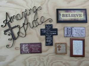 lot 11 image: Assorted religious dcor