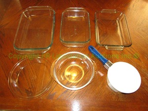 lot 21 image: Pyrex and Anchor Hocking glass bakeware plus