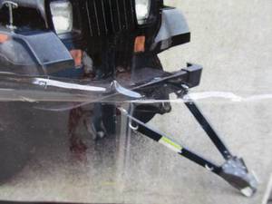 lot 32 image: BNIB-Haul Master-5000 lb. capacity adjustable tow bar.