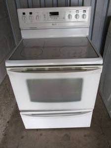 lot 51 image: Kenmore Elite, Free Standing Electric Range, Model 790.99012102.