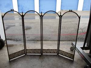 lot 27 image: Vintage- Free Standing Fireplace Screen