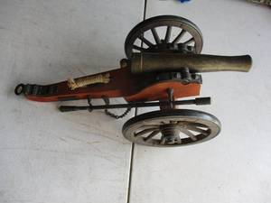 lot 99 image: Vintage Dahlgren Cannon Civil War 1861 Artillery Miniature Replica Collectible.