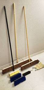 lot 611 image: Assorted Broom Lot