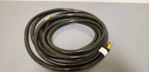 lot 84 image: AIR HOSE 38 X 25, 300 PSI 14 THREAD