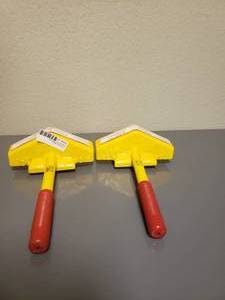 lot 408 image: 2-SINGLE RAIL CHOCKS, COLOR SAFETY YELLOW, WEIGHS 16#sPAIR