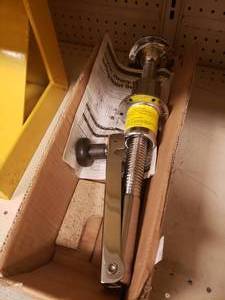 lot 415 image: Leveling Jack 9 Travel  Model LJ-9