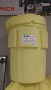 lot 124 image: POLY-OVERPACK 95T(#1237), INCLUDES LID, TOP DIAMETER 31, BOTTOM 26, HEIGHT 42, HANDLING CAP 650 LBS.95GALS, WEIGHS 48LBS, YELLOW