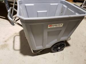 lot 319 image: 12-1 CUBIC YARD TILTTRASHYARD WASTE TRUCK