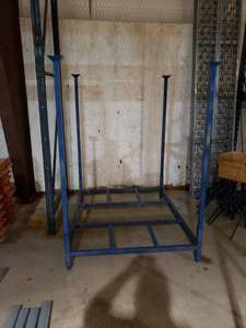 lot 329 image: STAGING PLATFORM W60 X D48 X H69 works with lot 328