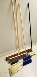 lot 610 image: Assorted Broom Lot