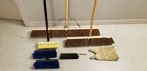 lot 612 image: Assorted Broom Lot