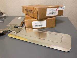 lot 420 image: HVPF30-3BLADE 30 PEDESTAL FAN