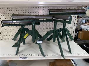lot 423 image: CONVEYOR ROLLER STANDS