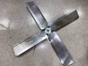 lot 424 image: 42 FAN BLADE ASSEMBLY FOR BF42BD 42 BELT DRIVE FAN, MOTOR MOUNTED TO SIDE OF VERTICAL STRUTS (OLD STYLE)