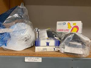lot 440 image: Safety equipment Mixed, Wrist support, hard hat,  half face respirators