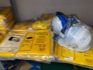 lot 447 image: Rain coat lot  sizes 1-6xl, 1-5xl, 2-xl, 7-lg, 10-md, 5-sm and 2 White hard hats