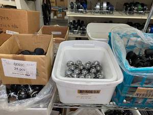 lot 472 image: Mixed lot of Casters