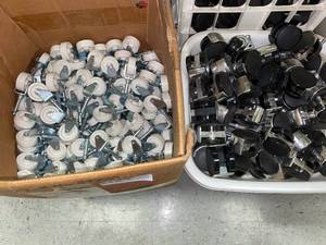 lot 473 image: Mixed lot of Casters