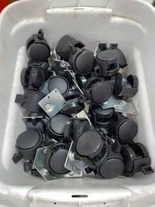 lot 477 image: Mixed lot of Casters