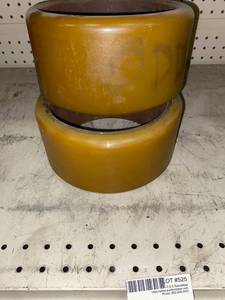 lot 525 image: Fork-lift Wheels