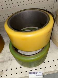lot 526 image: Fork-lift Wheels