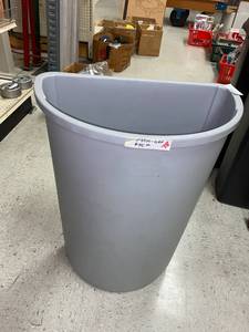 lot 555 image: 21 GALLON HALF ROUND CONTAINER, 11Wx21Dx28H, COLOR GRAY
