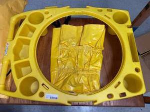 lot 560 image: 44 GALLON RIM CADDY (FITS 44 GALLON ROUND BRUTE CONTAINERS) AND 44 GAL BRUTE CADDY BAG