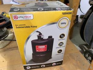 lot 623 image: Utilitech Submersible Pump # 0094086