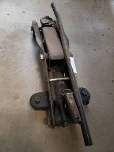 lot 824 image: Floor Jack