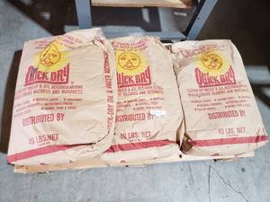 lot 825 image: 40 lb. Bags of Quick Dry ( 3 Total)