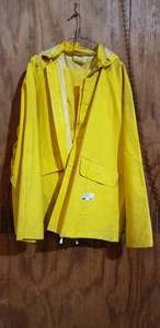 lot 850 image: lot of used rain coats