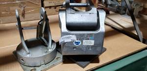 lot 761 image: heavy duty swivel casters (see pictures)