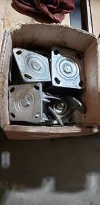 lot 748 image: Box of Casters