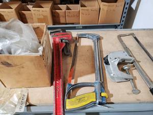 lot 810 image: mixed lot of tools and parts