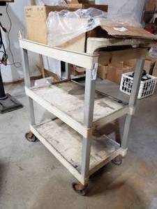lot 795 image: Plastic 3 shelf cart