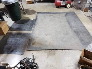 lot 876 image: 3 work area non slip stress mats 1 large one 2 small