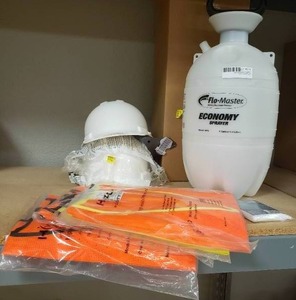 lot 511 image: Flo Master Sprayer 3 Gallon