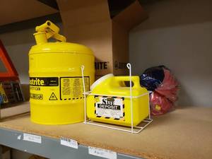 lot 442 image: Justice safety can 5gal, wall mount safety bin for blade disposal