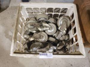 lot 681 image: 4 Pipe Swivel Casters