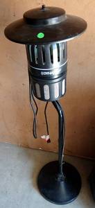 lot 5 image: Dynatrap 12 Acre Black Insect Trap with Pole Mount