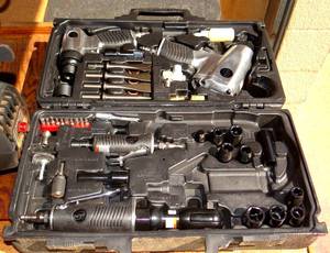 lot 15 image: Pneumatic Tool Set by DeVilbiss Air Power Company - appears unused $$$$