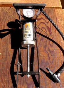 lot 19 image: Portable Bicycle Tire Pump